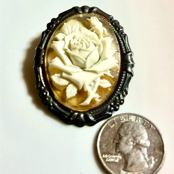Victorian Silvertone Rose Cameo Brooch 2” x1 1/2” - Picture 5 of 7